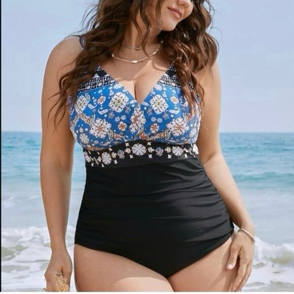 *NWT* BloomChic 1-Piece Swim Size 22/24 (3X) - Picture 1 of 3